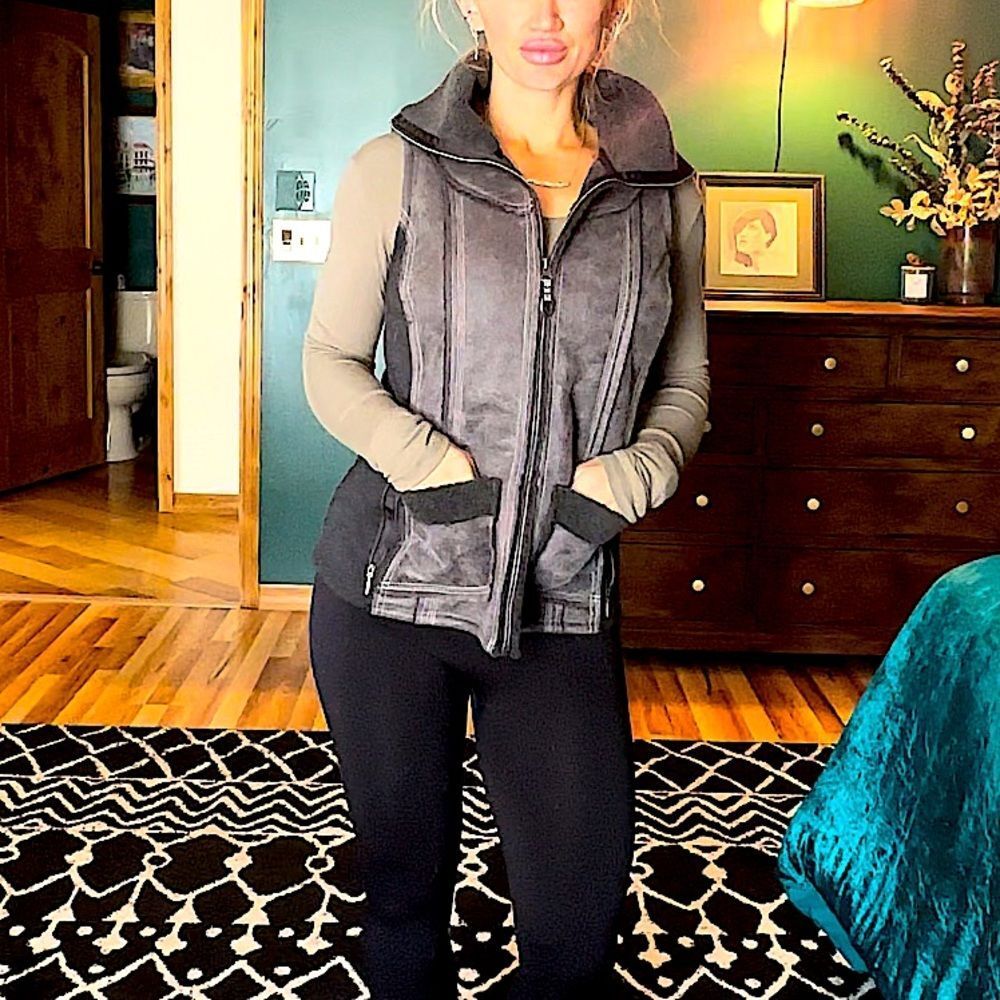 NWOT women’s kuhl vest size medium with fuzzy lining